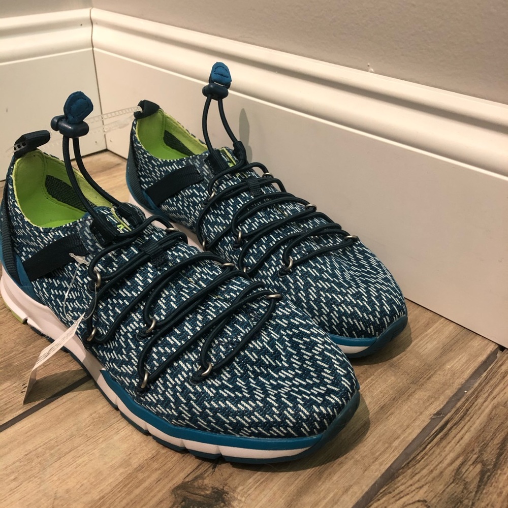 Brand new Under Armor charged speed knit shoe 7